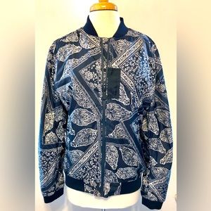 Men’s Zara Bandana print zip jacket. Navy w/white paisleys.Size M. Pockets. NWOT